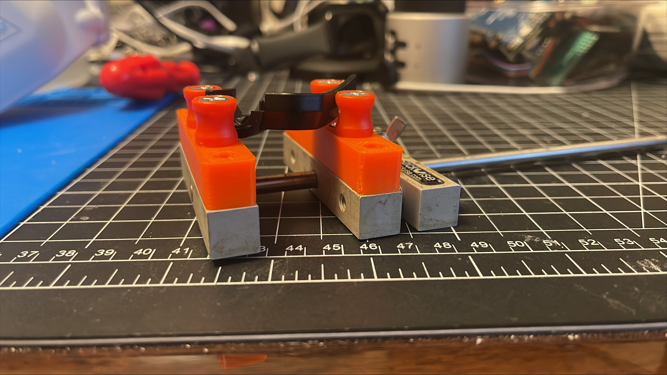 Ngàm Kẹp StickVise Cho Vật Thể Hình Dạng Lạ