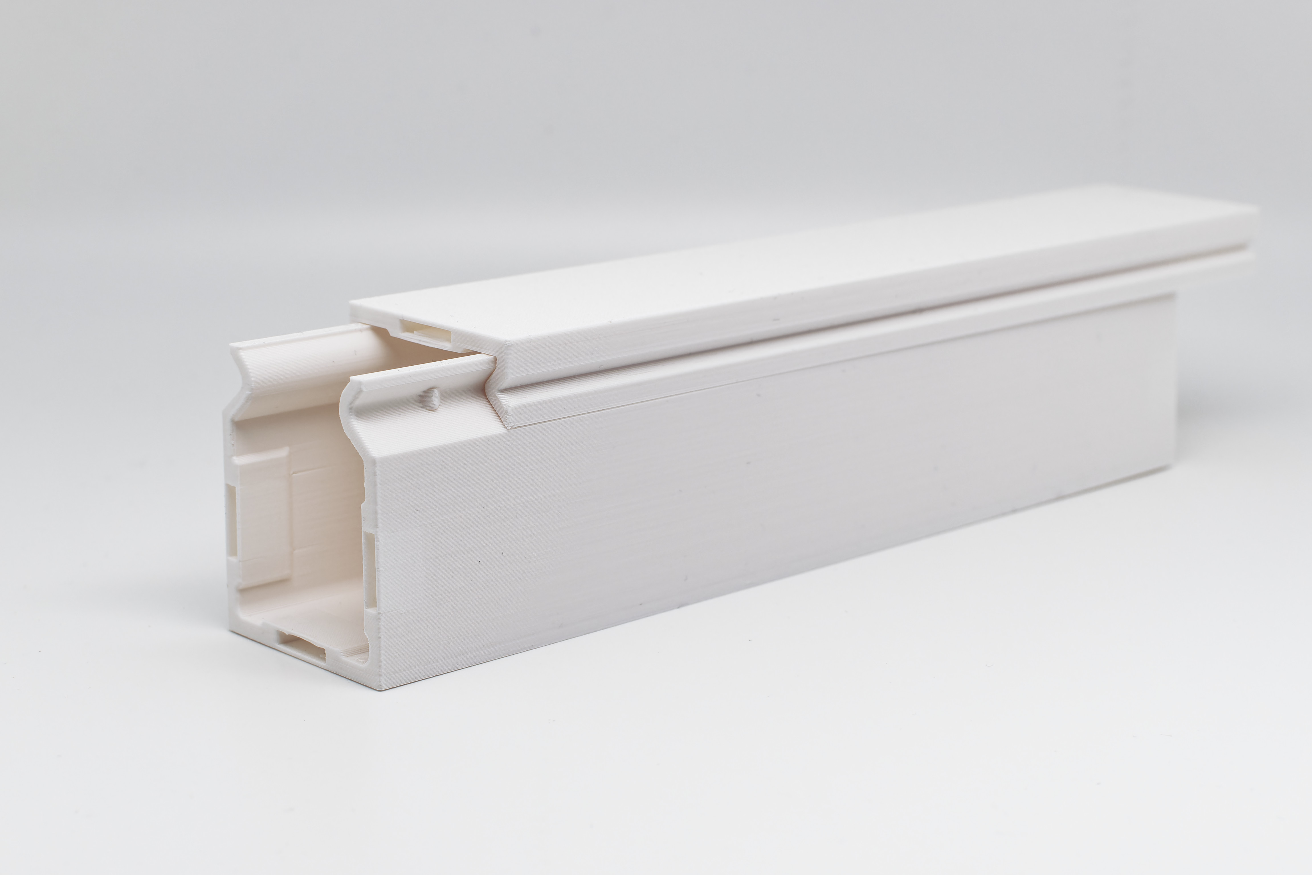 Phối lại: Kênh dẫn dây cáp có khớp nối bấm gài