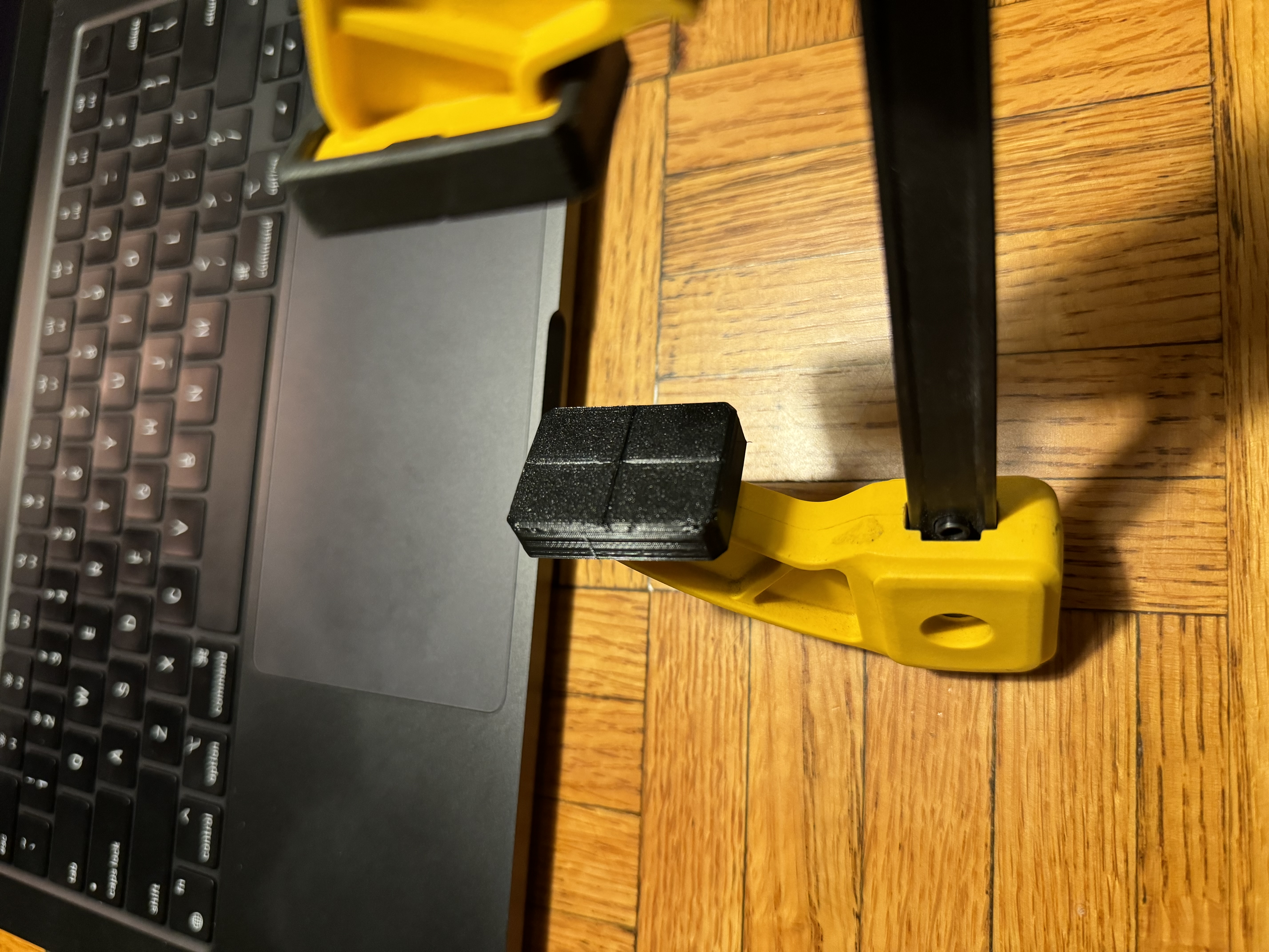 Chân Cao Su Thay Thế Cho Kẹp DeWalt