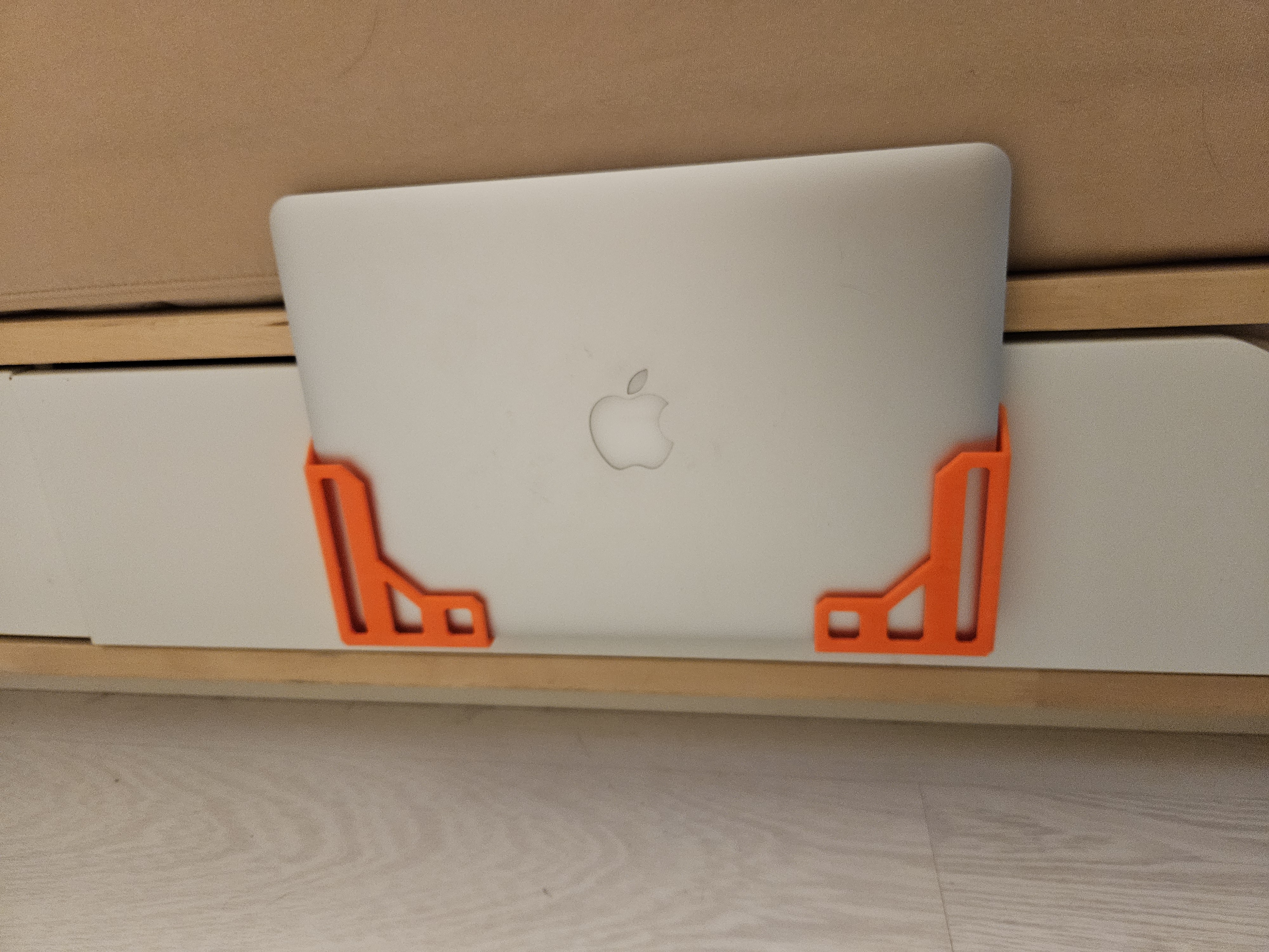 Kệ Đựng PC hoặc Máy Tính Bảng Gắn Tường