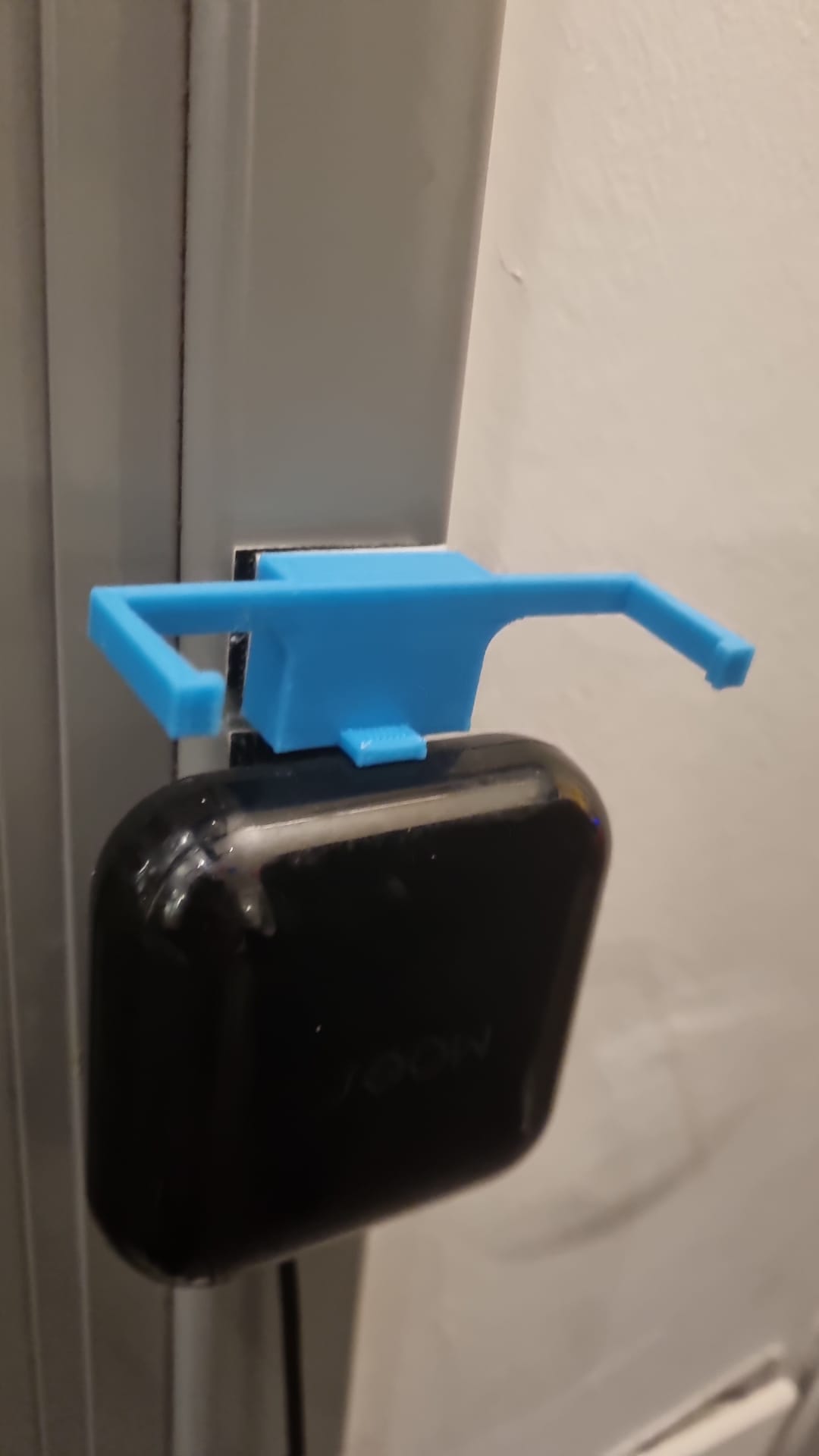 Giá đỡ treo tường cho remote WIFI IR và cảm biến