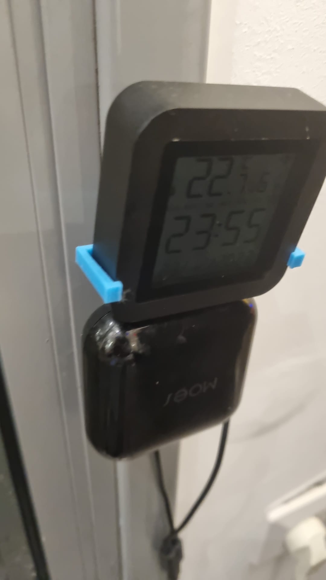 Giá đỡ treo tường cho remote WIFI IR và cảm biến