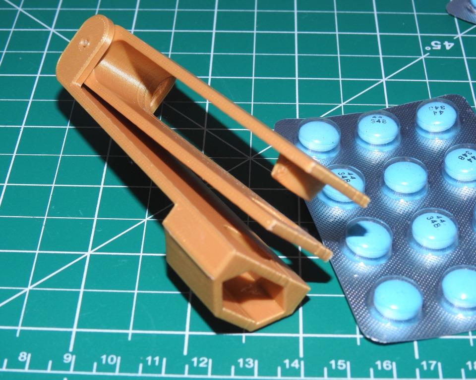 Máy tạo dụng cụ cắt thuốc 2 (OpenSCAD)