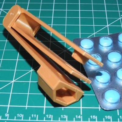 Máy tạo dụng cụ cắt thuốc 2 (OpenSCAD)