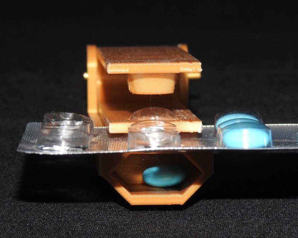 Máy tạo dụng cụ cắt thuốc 2 (OpenSCAD)