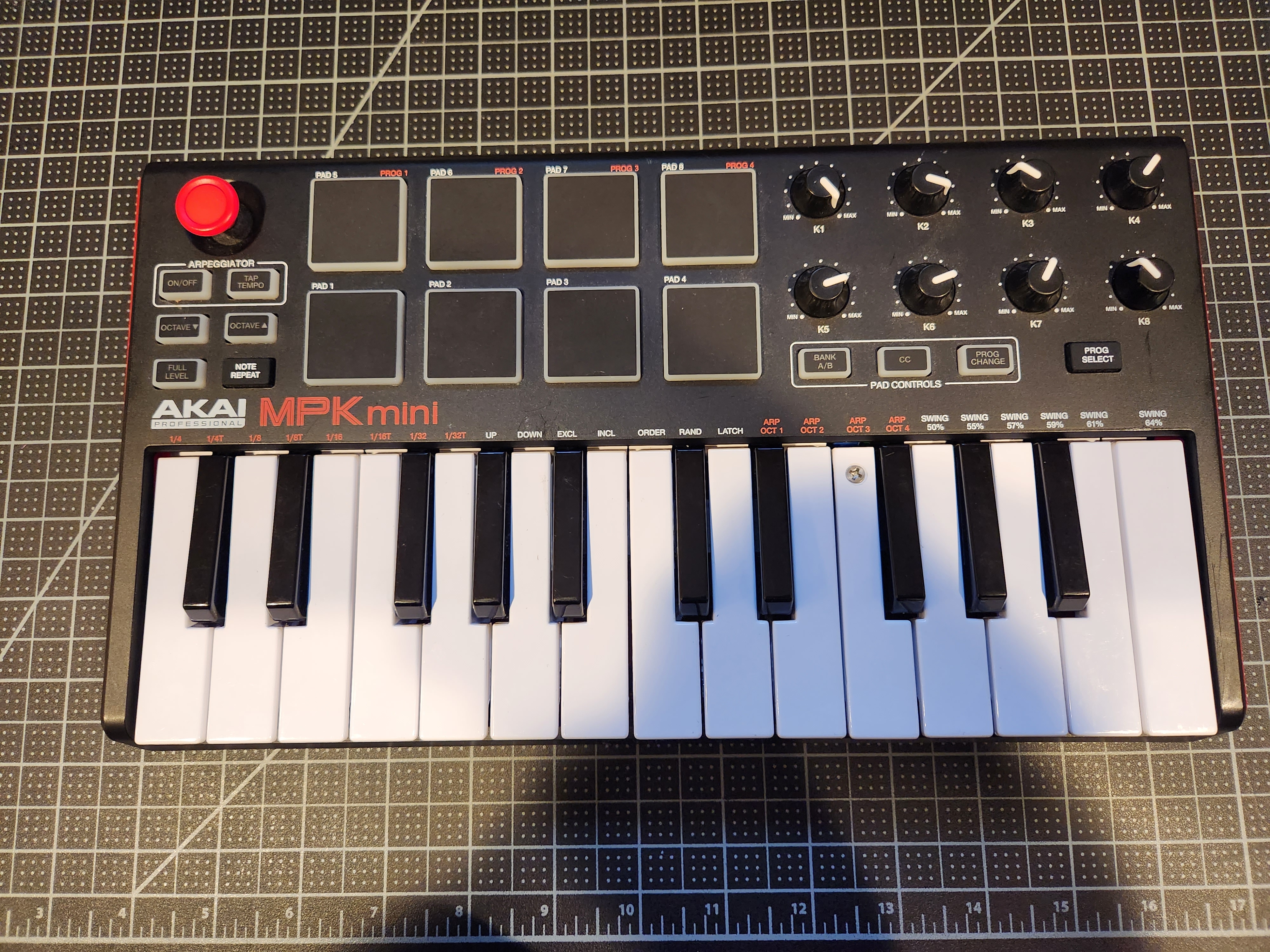 Akai MPK Mini - Bản lề sửa phím bị gãy