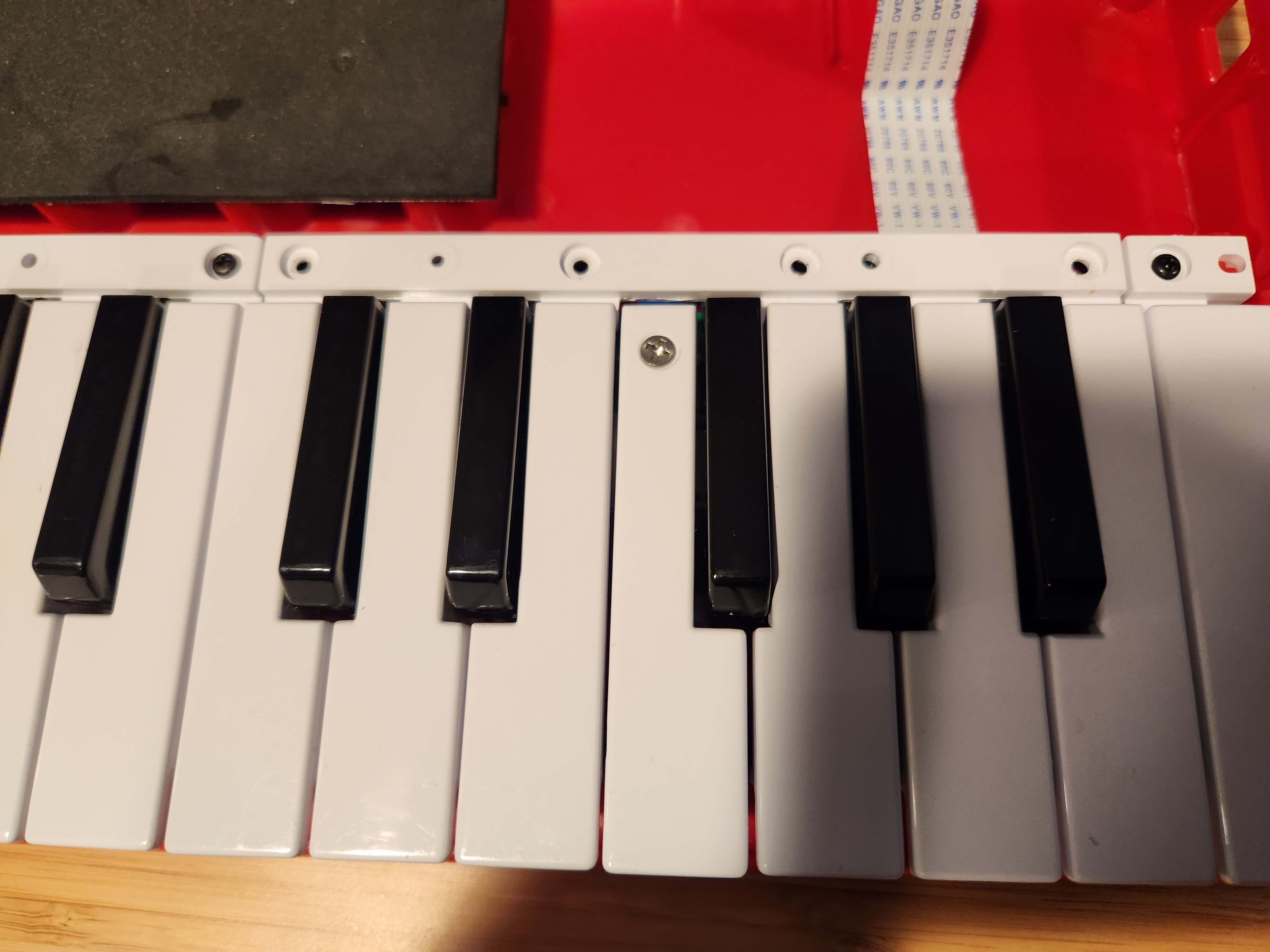 Akai MPK Mini - Bản lề sửa phím bị gãy