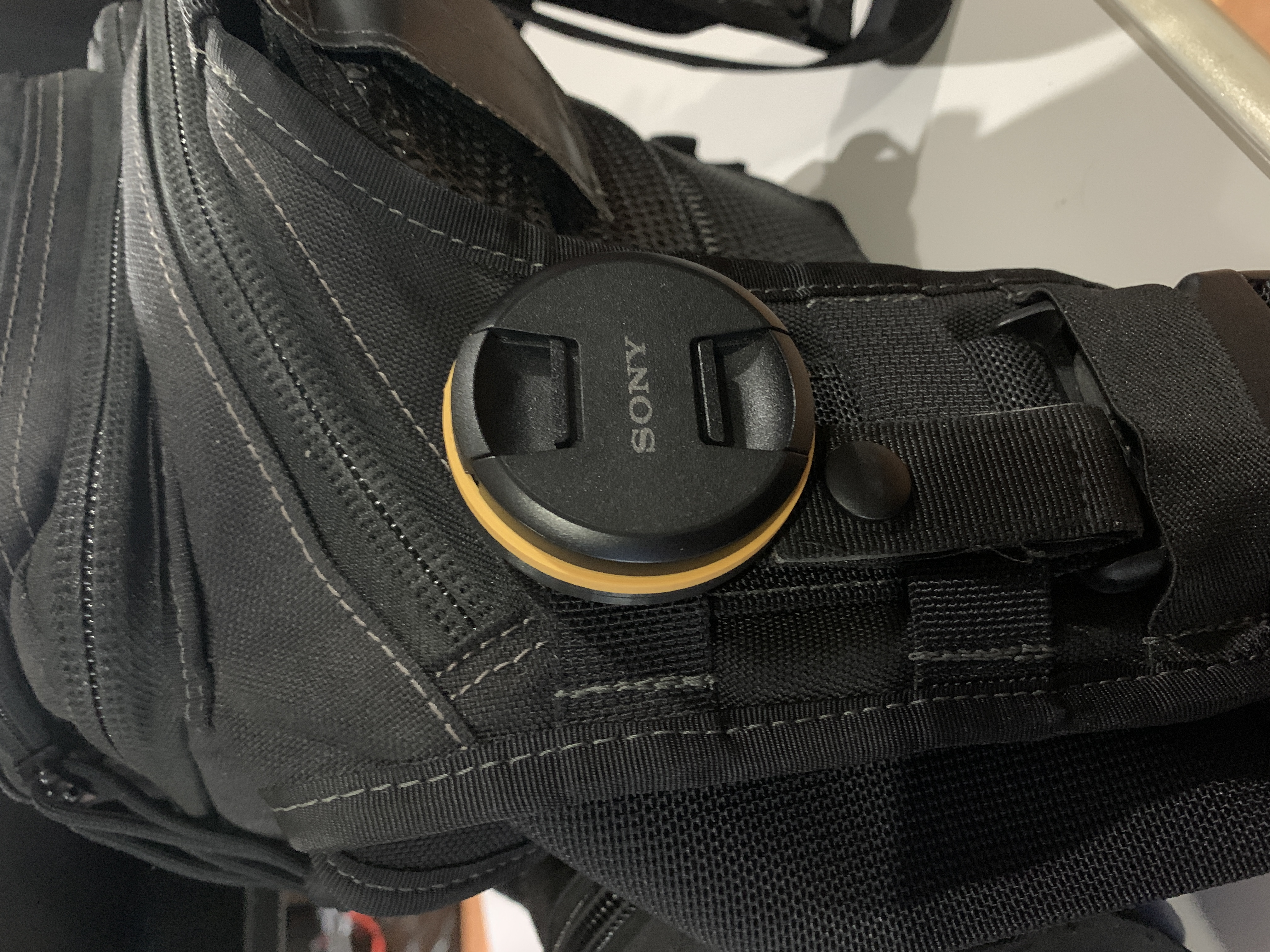 Kẹp Nắp Chụp Lens Máy Ảnh (Triple Threat)