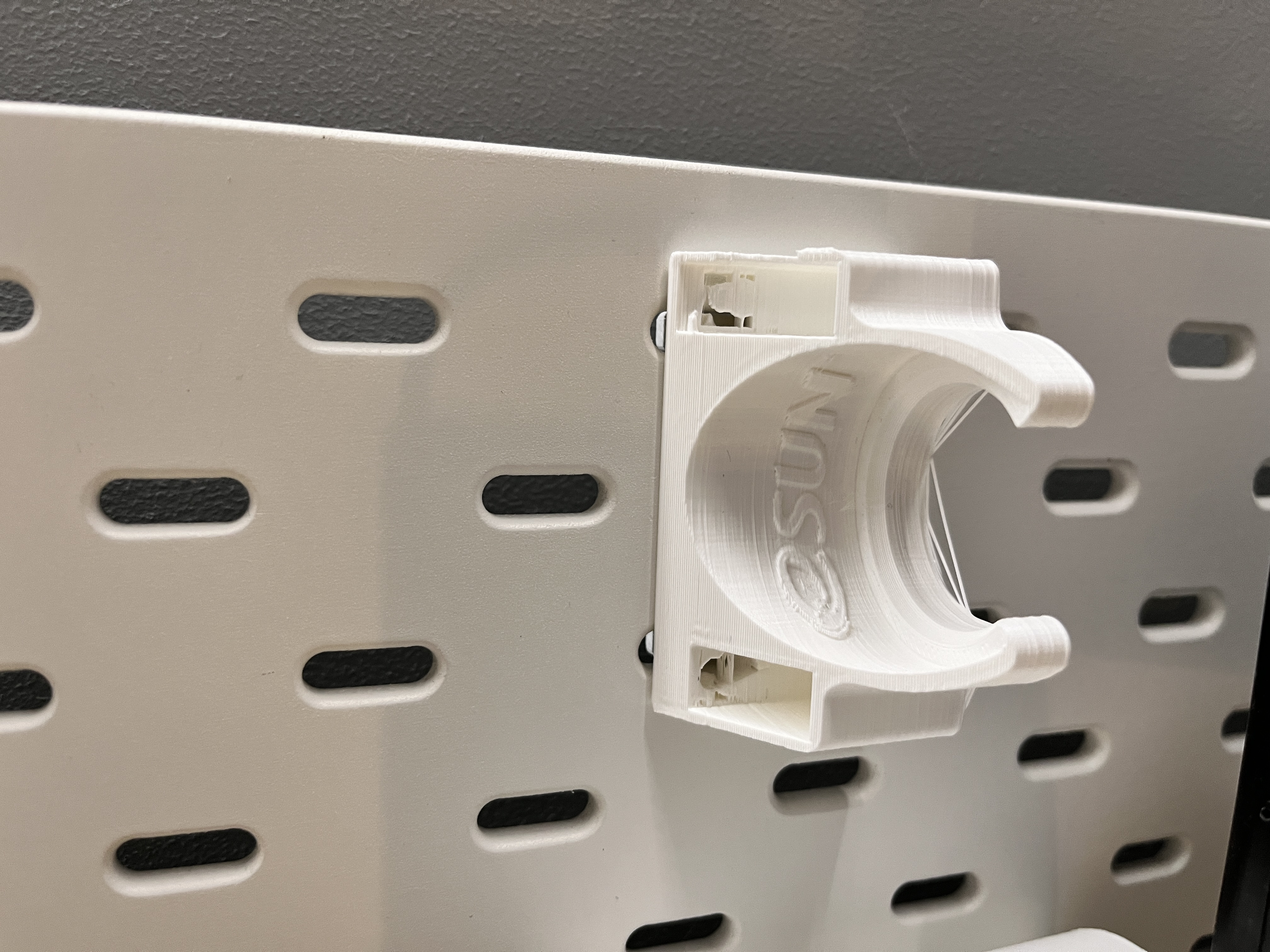 Máy bơm chân không Esun gắn bảng Skadis