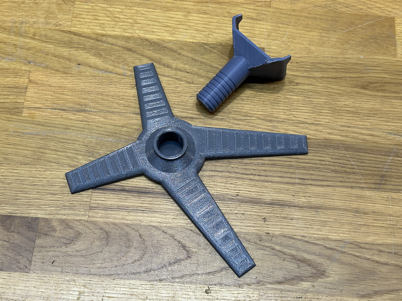 Tay cầm DJI Mini 3 Pro để hạ cánh trên thuyền