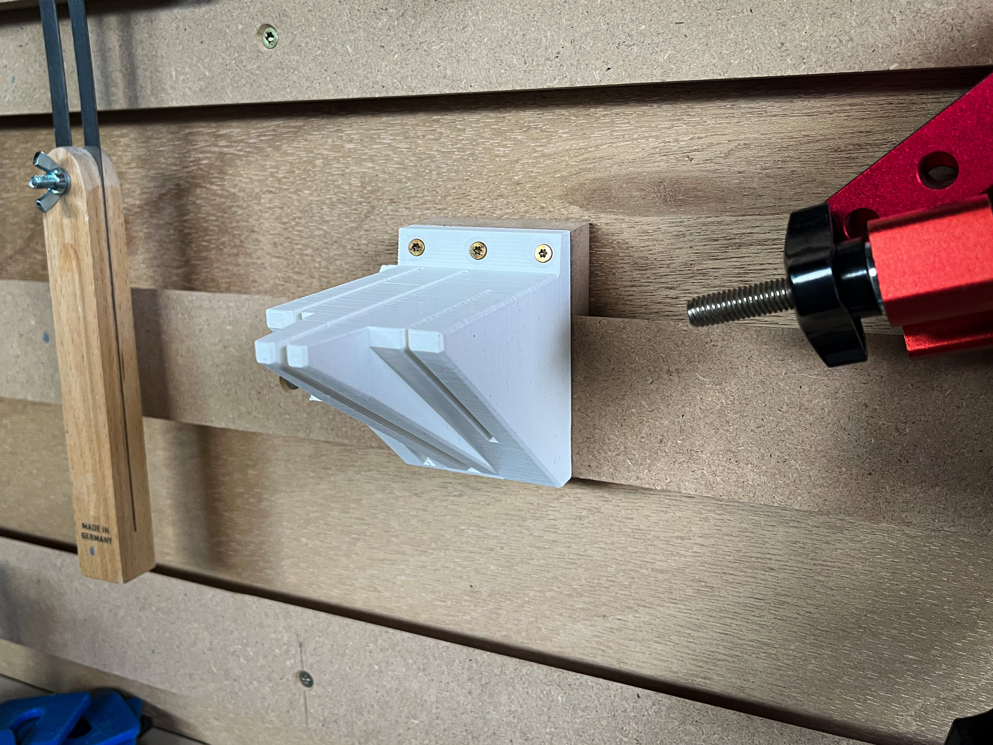 Giá treo dụng cụ đo tiết kiệm không gian