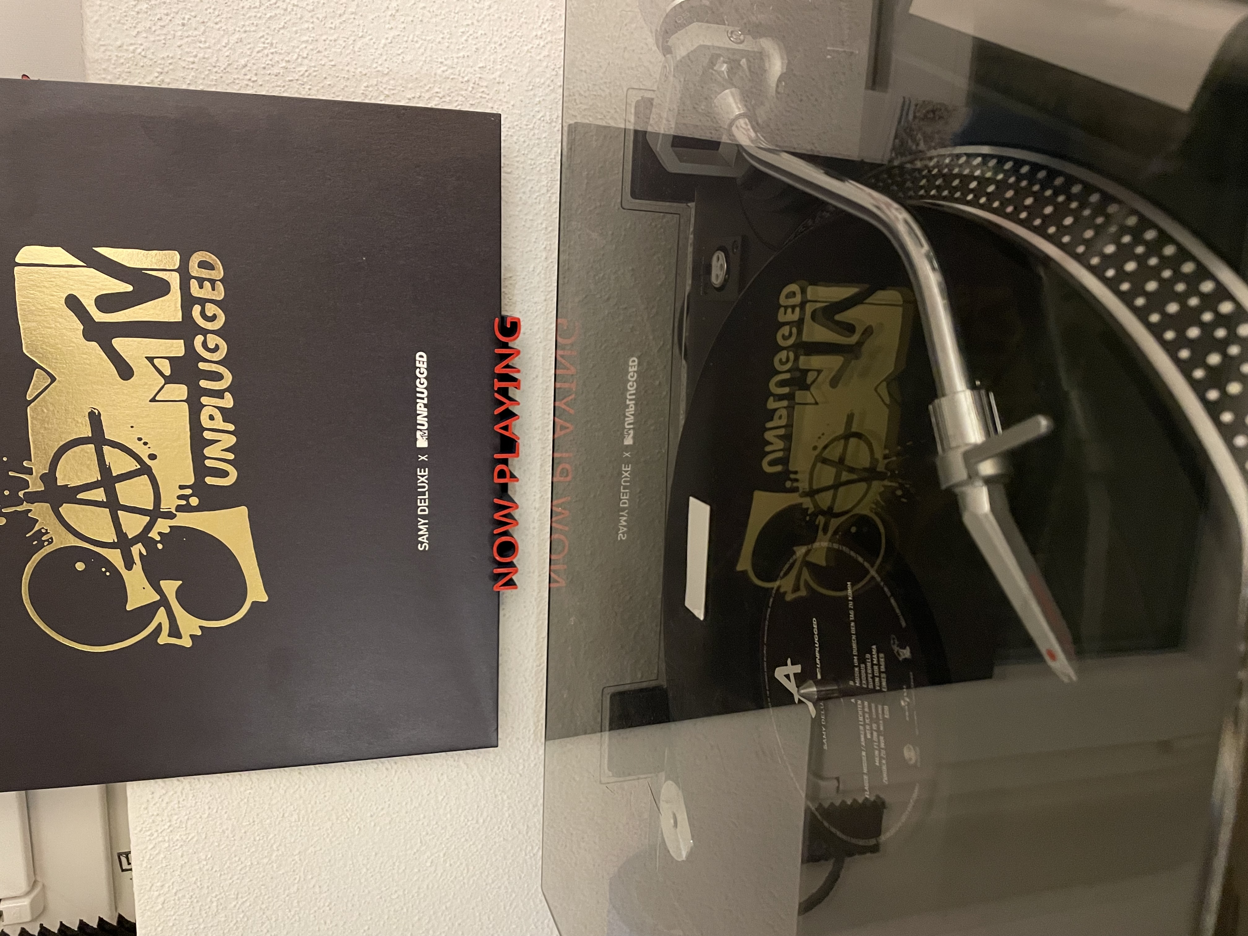 Kệ Đựng Đĩa Than (Vinyl) "Đang Phát"