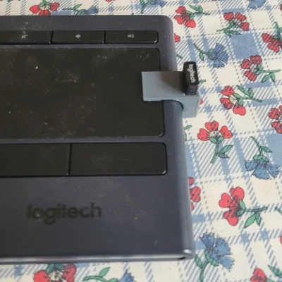 Đế giữ USB cho bàn phím K830