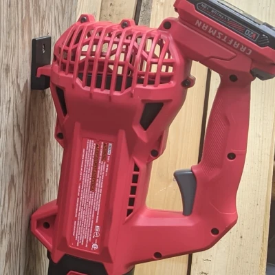 Giá đỡ quạt thổi Craftsman V20 CMCBL710