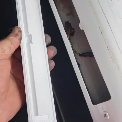 Plate che đèn dừng thứ 3 cho Ford Ranger T7