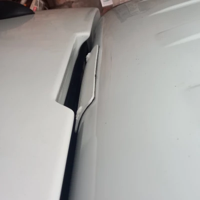 Plate che đèn dừng thứ 3 cho Ford Ranger T7