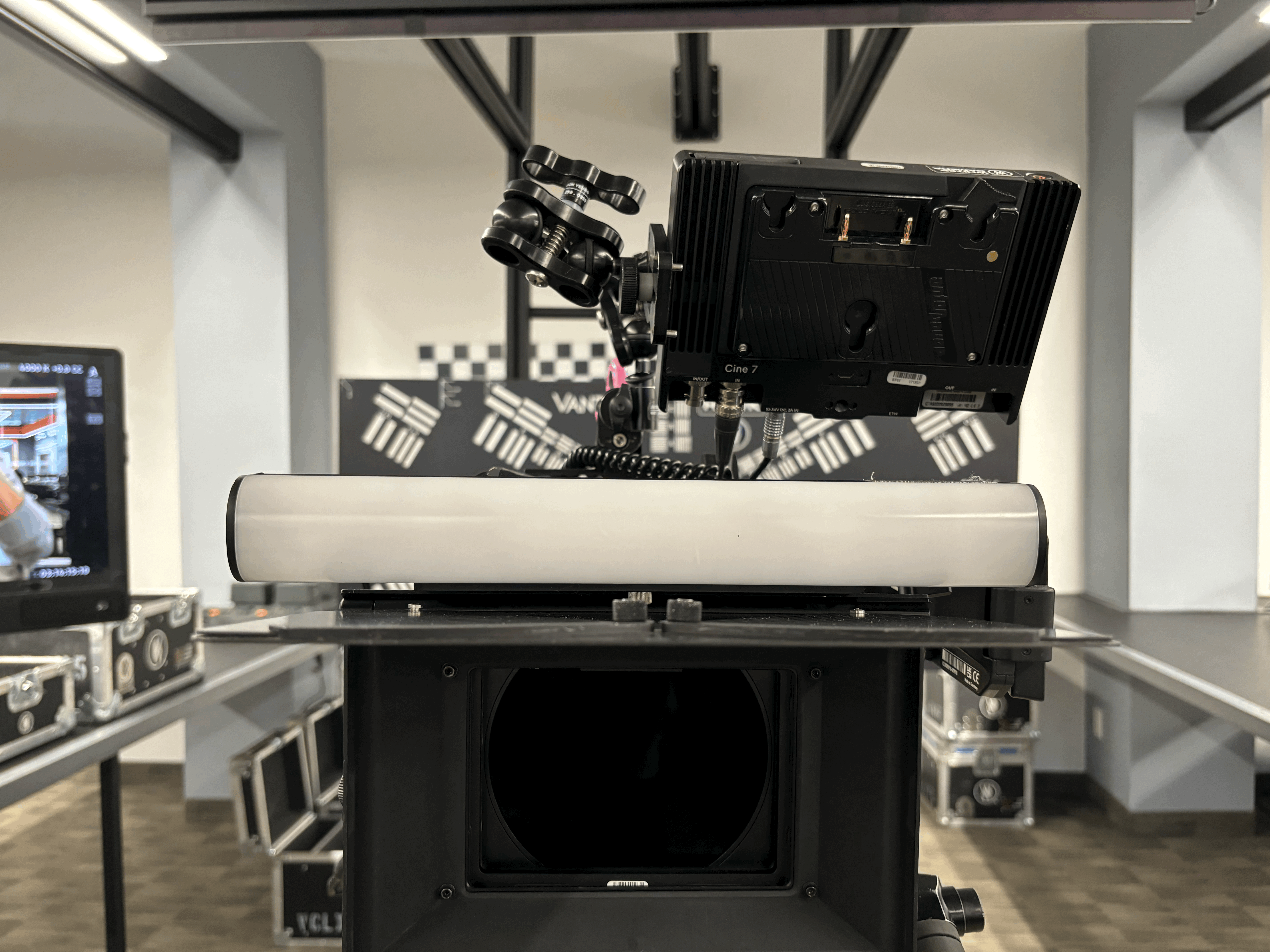 Giá đỡ nắp che trên ARRI LMB cho đèn LED Aputure MT Pro