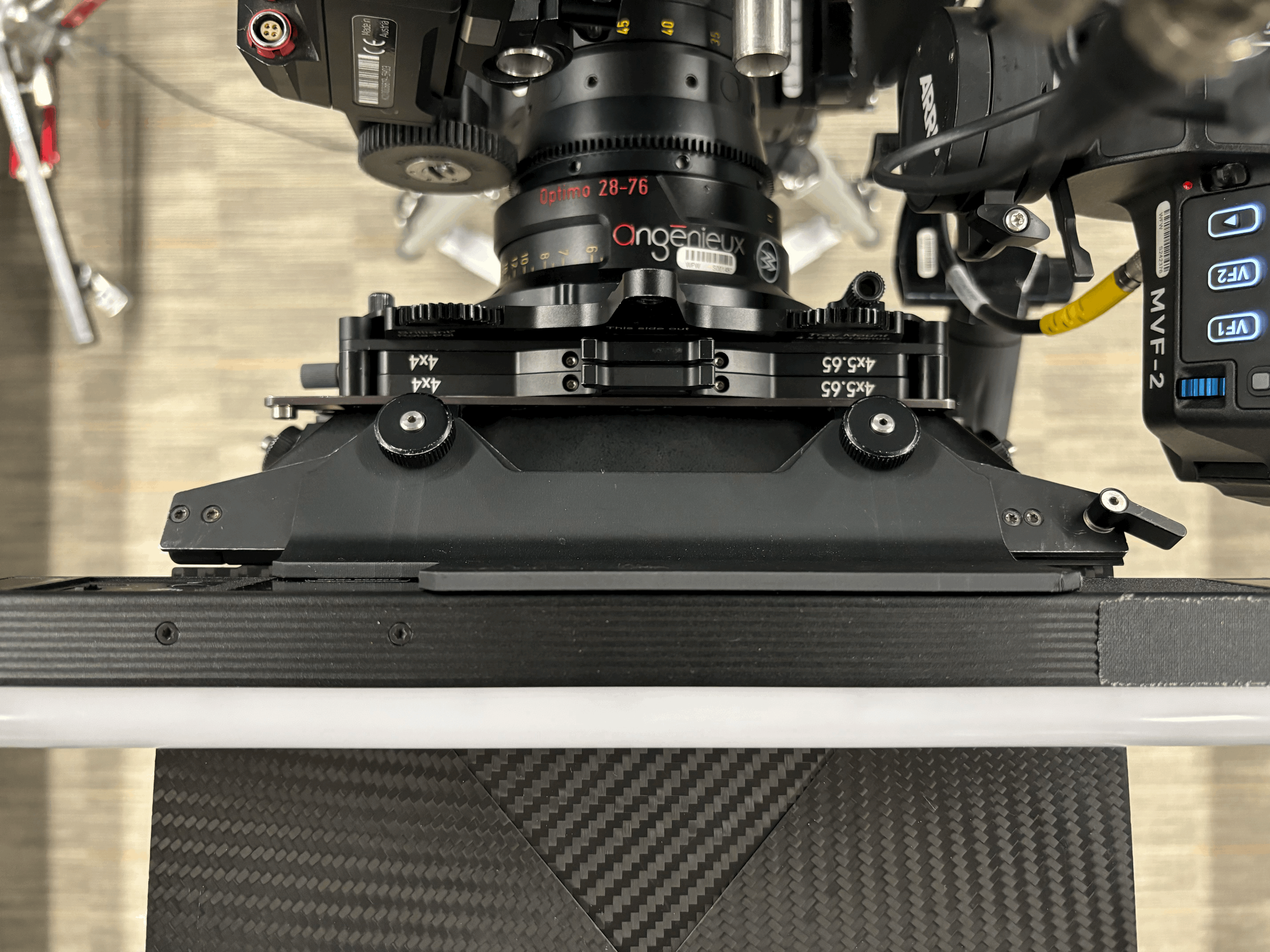 Giá đỡ nắp che trên ARRI LMB cho đèn LED Aputure MT Pro