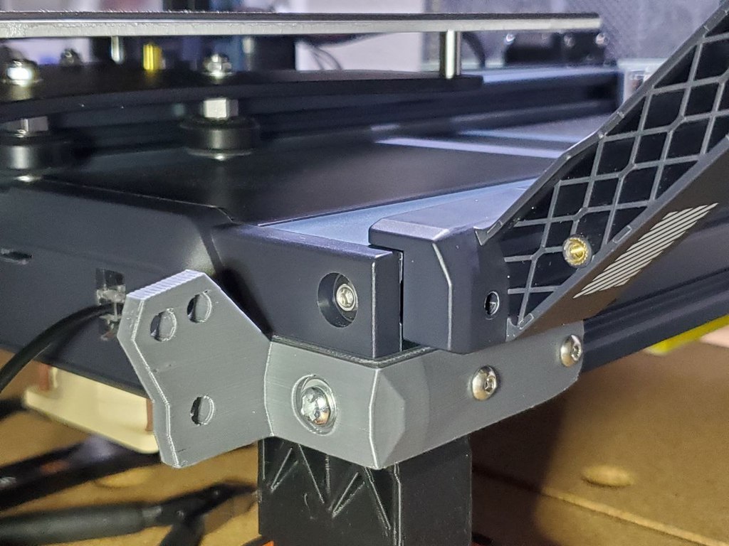 Giá đỡ tùy chỉnh cho phép di chuyển bảng điều khiển và giá đỡ cuộn chỉ trên Elegoo Neptune 3 Pro