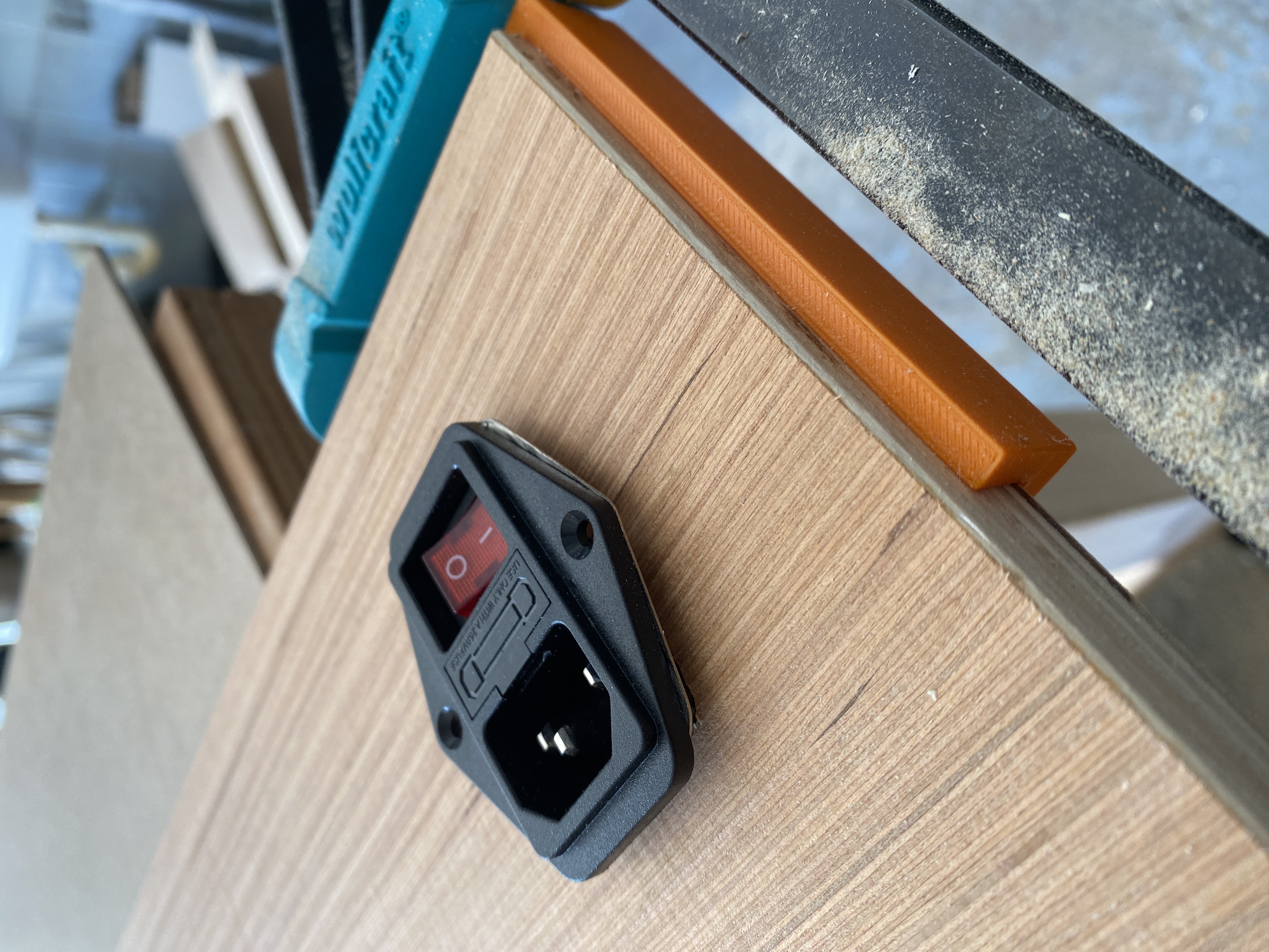 Khuôn phay Khoảng cách 60 x 60mm | Công tắc nguồn / Lọc nguồn - Máy Pin ảo (VPin)