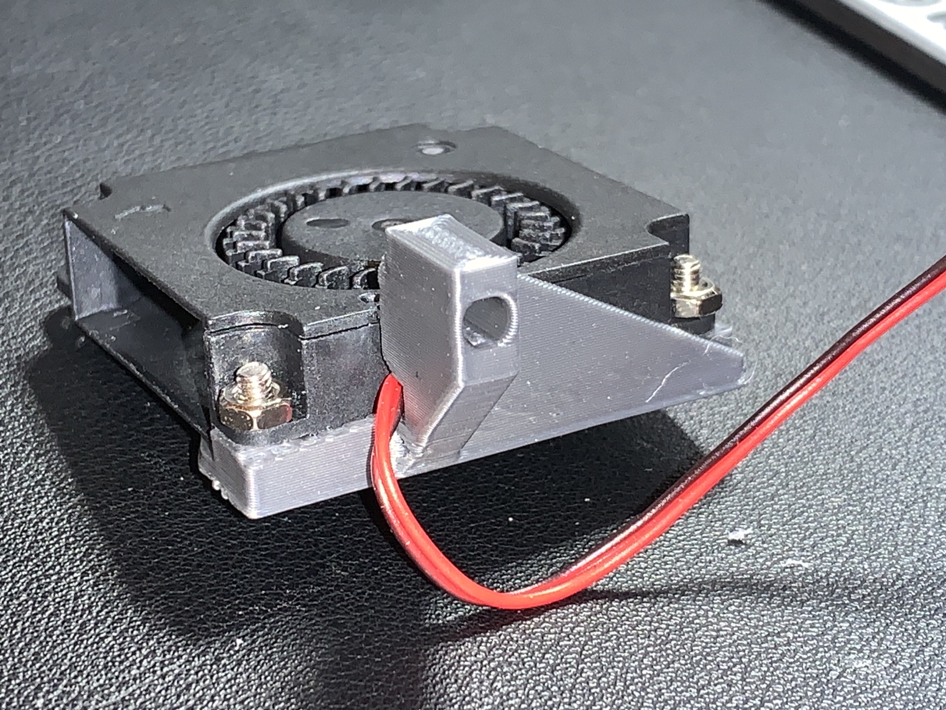 Đế xoay cho quạt tản nhiệt 4010 SV01/03 BMG/Cụm đùn trái