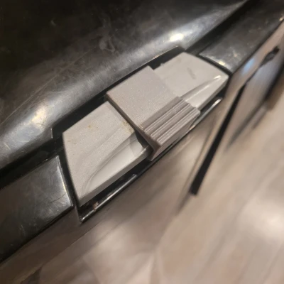 Kẹp Chốt Nắp Thùng Rác Sterilite