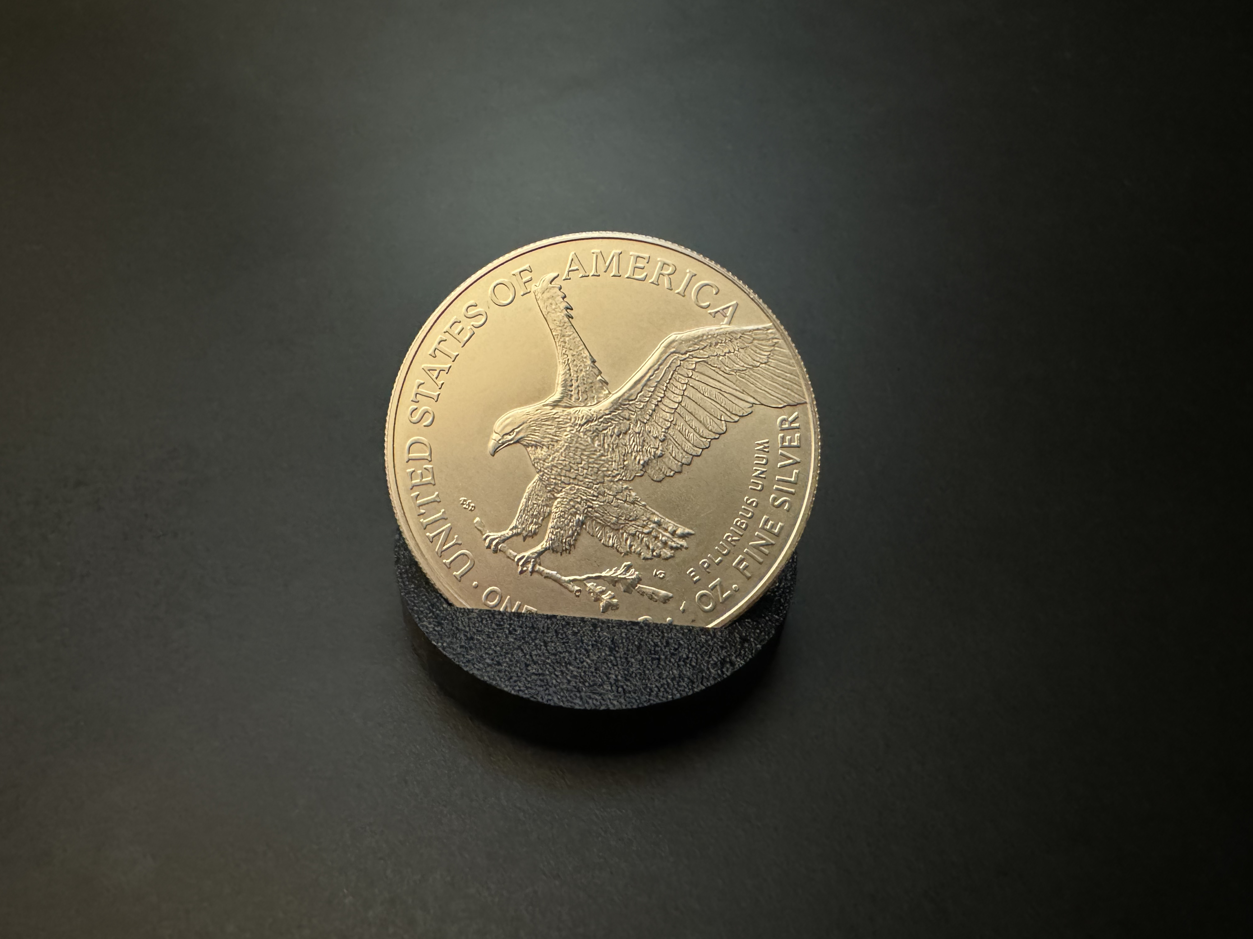 Chân Đế Tiền Bạc American Silver Eagle