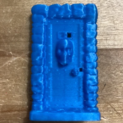 Cửa Gỗ & Kim Loại HeroQuest có Đầu Lâu