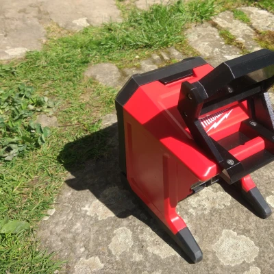 Tay cầm cho Đèn chiếu sáng Milwaukee M18 ROVER