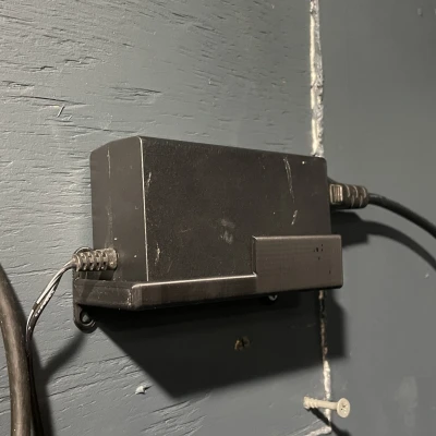 Giá Đỡ Cục Sạc TP-Link Treo Tường