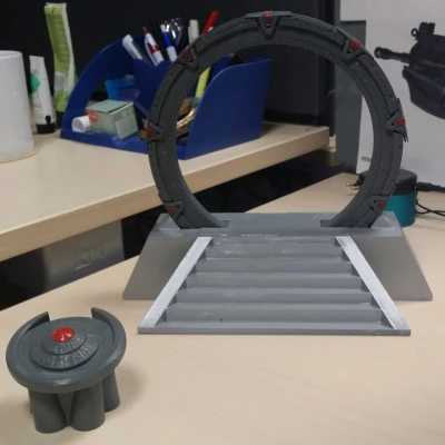 Cổng Stargate trên Bệ Đỡ Ngoài Hành Tinh Có DHD