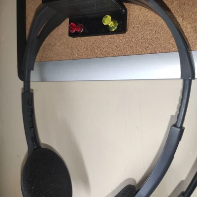 Giá đỡ tai nghe gắn bảng bần