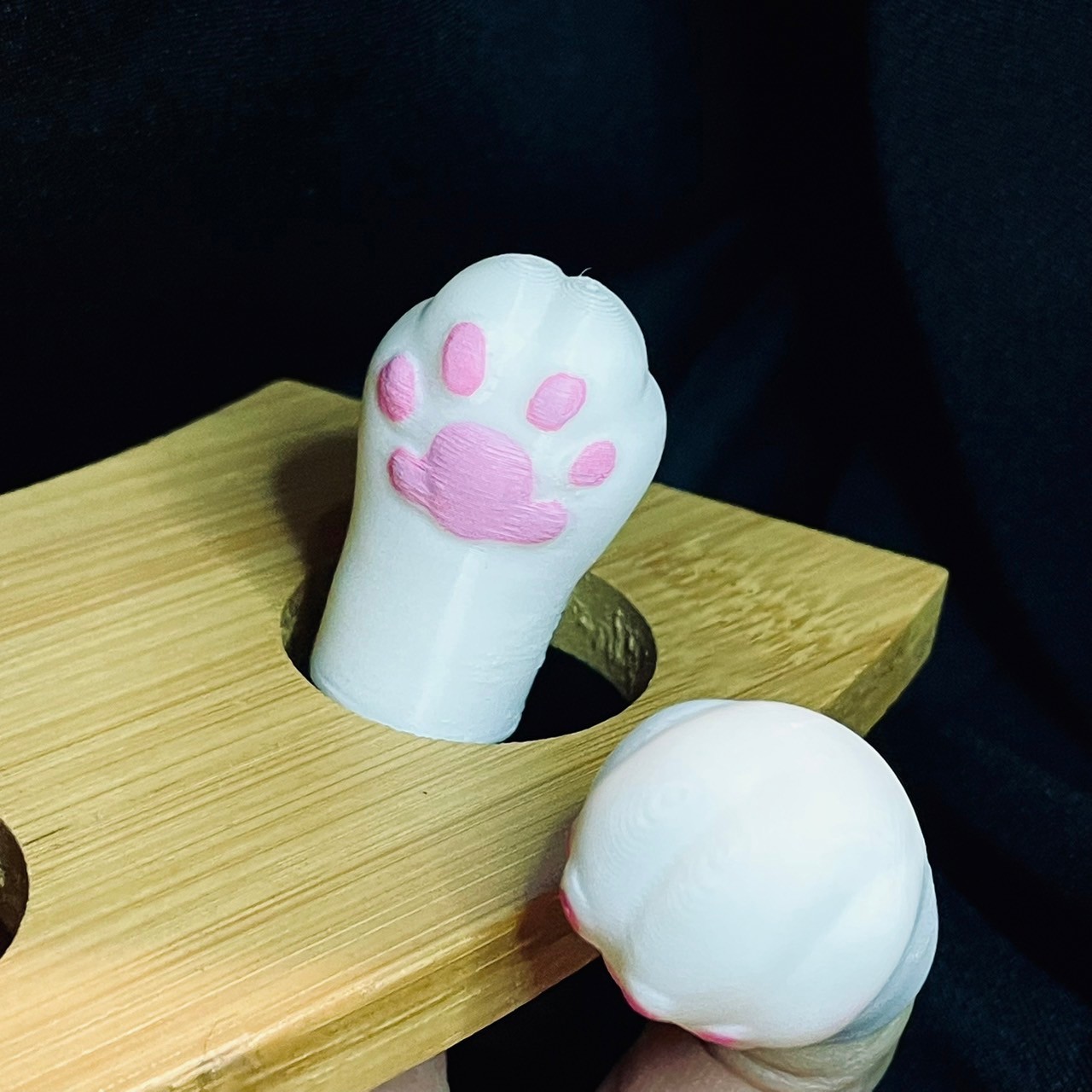 Chân Mèo Ngón Tay Kiểu "Chào!"