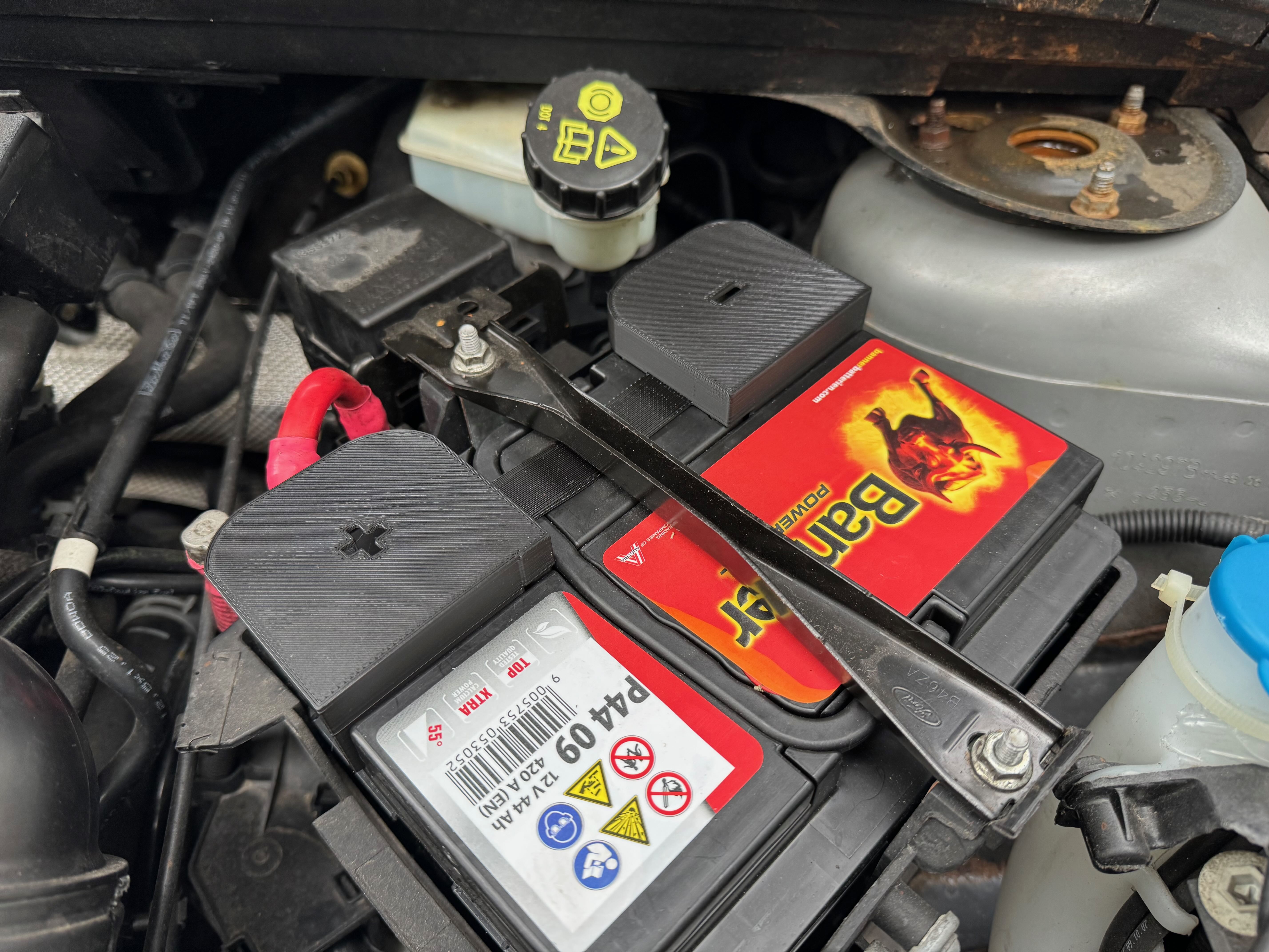 Vỏ Che Bình Ắc Quy Banner P4409 (Ford Fiesta)