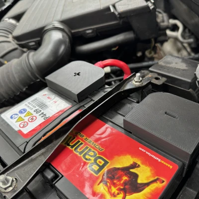 Vỏ Che Bình Ắc Quy Banner P4409 (Ford Fiesta)