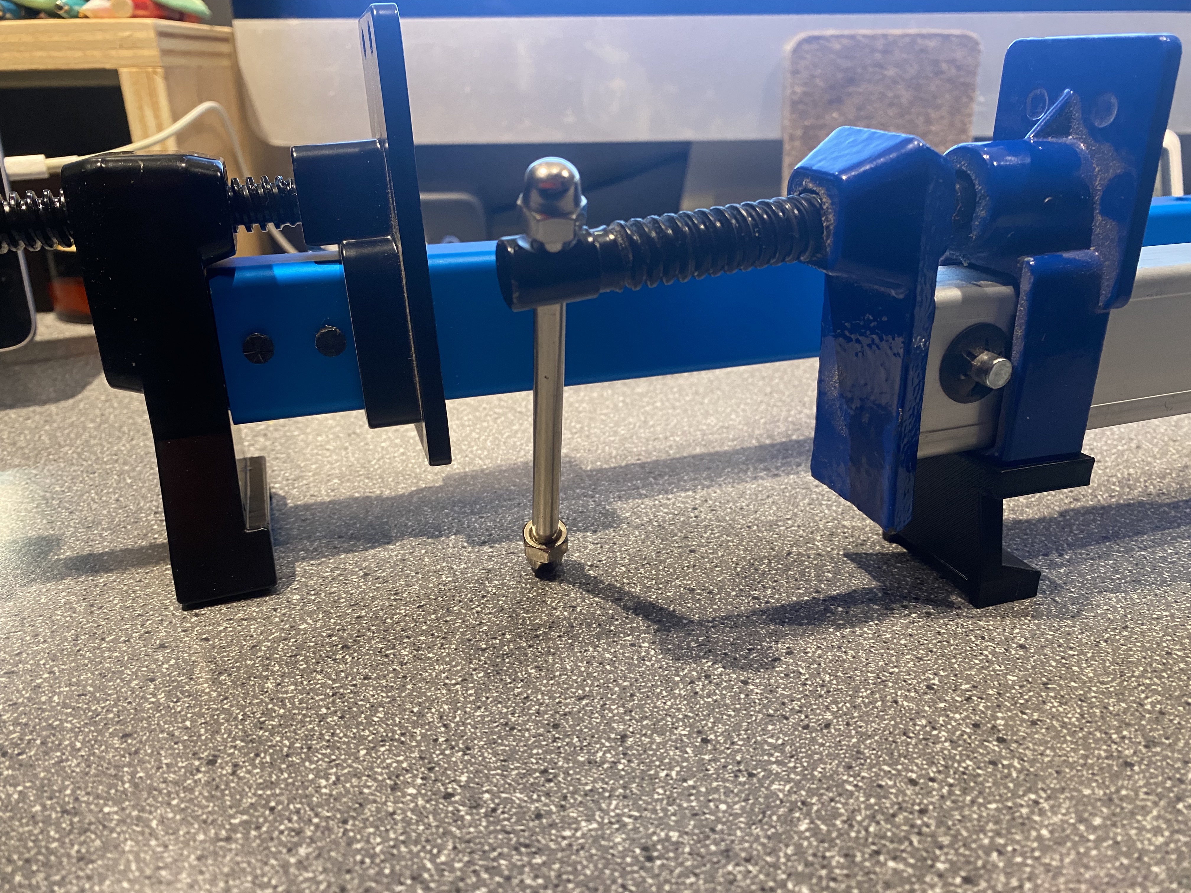 Chân Kẹp Kiểu Rockler Sure-Foot Cho Kẹp Thanh Nhôm Harbor Freight