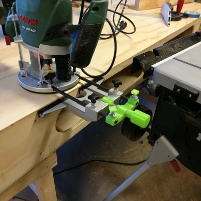 Bộ điều chỉnh siêu nhỏ cho thước dẫn cạnh máy phay