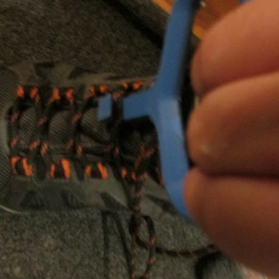 Dụng Cụ Xỏ Dây Giày Trượt Patin