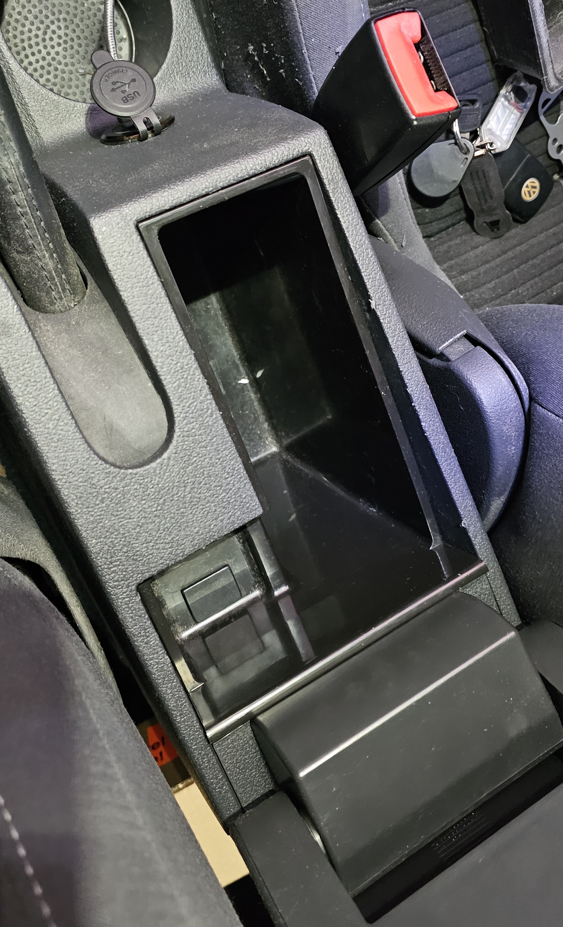 Hộc Đựng Đồ Tầng Kép Bảng Điều Khiển Giữa Xe VW Touran