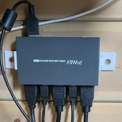 Giá Đỡ KVM HDMI PWAY