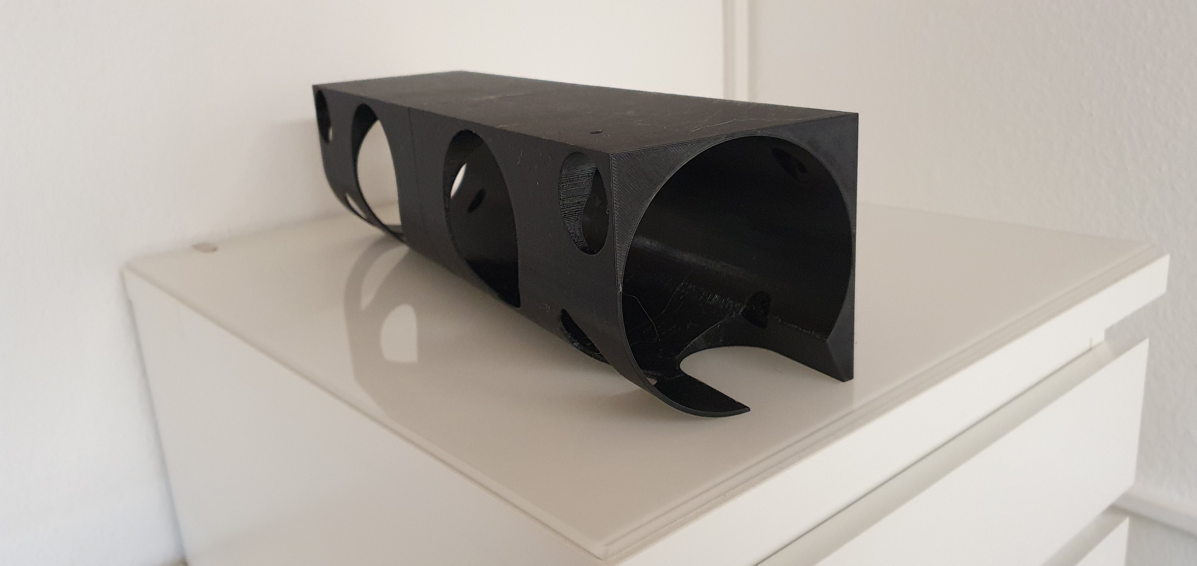 Kệ đựng máy xay cầm tay trong tủ bếp