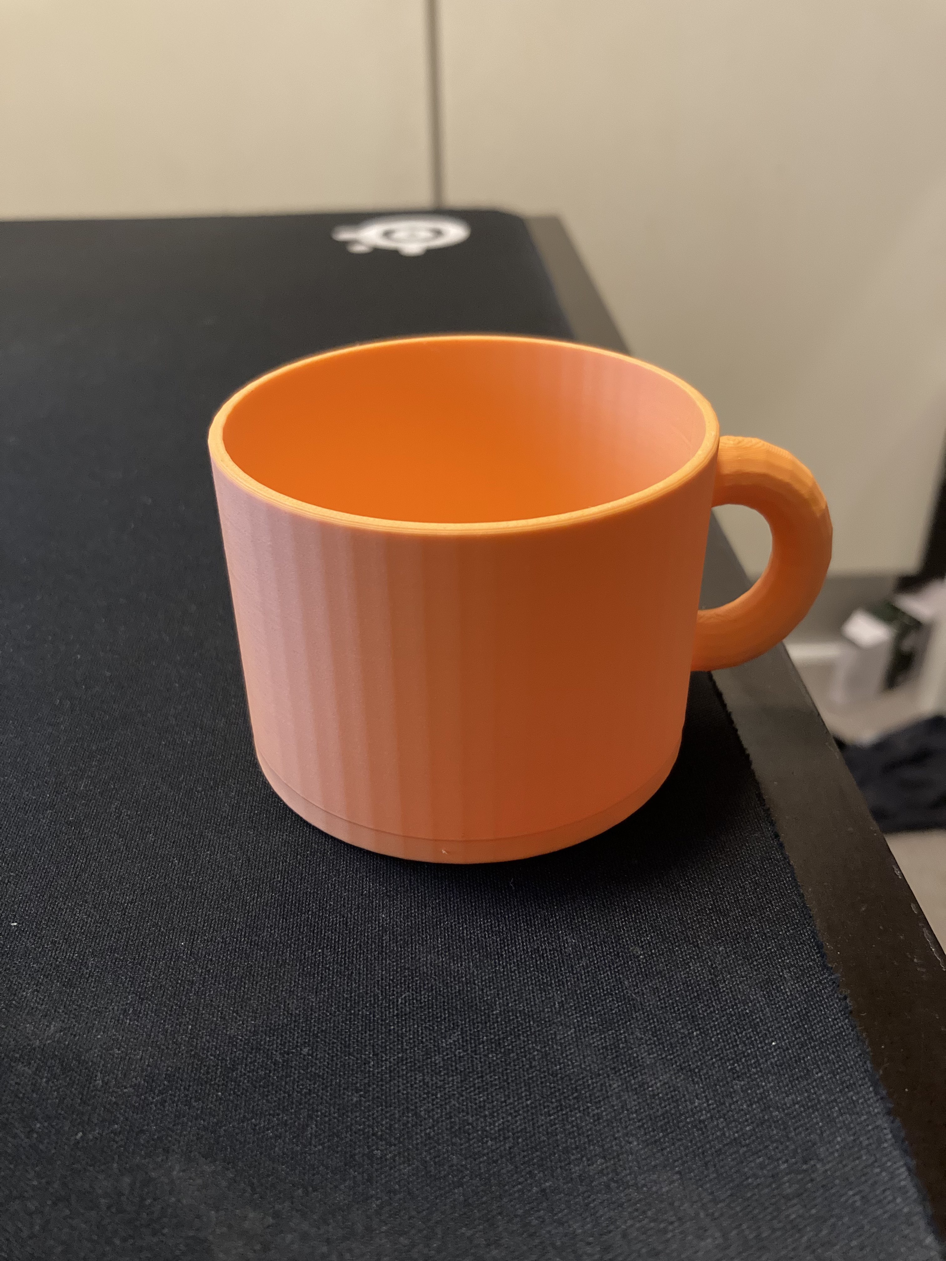 Giá Đỡ Lon Nước Ngọt