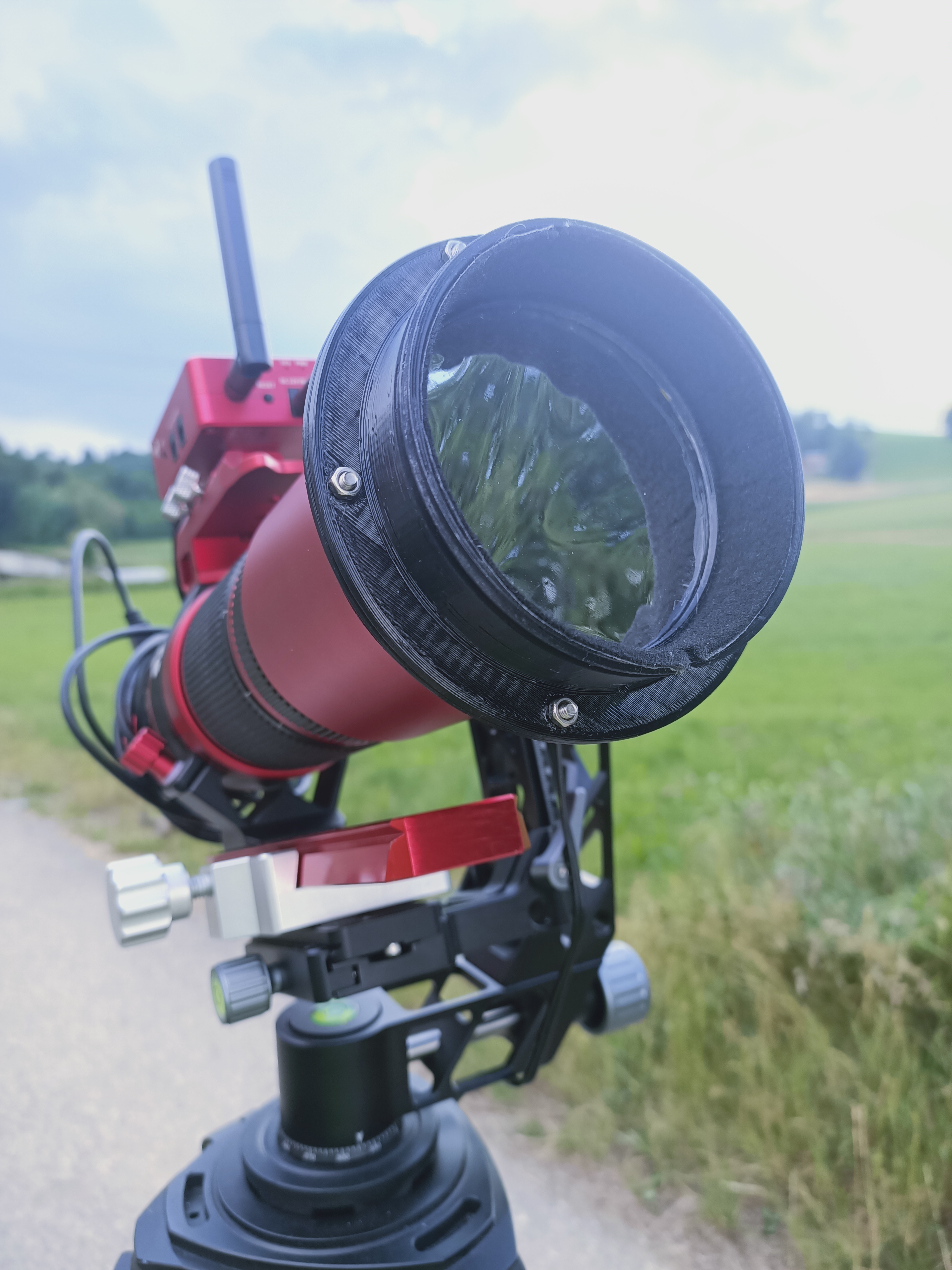 Giá đỡ lá chắn nắng cho Redcat51 có nắp bảo vệ