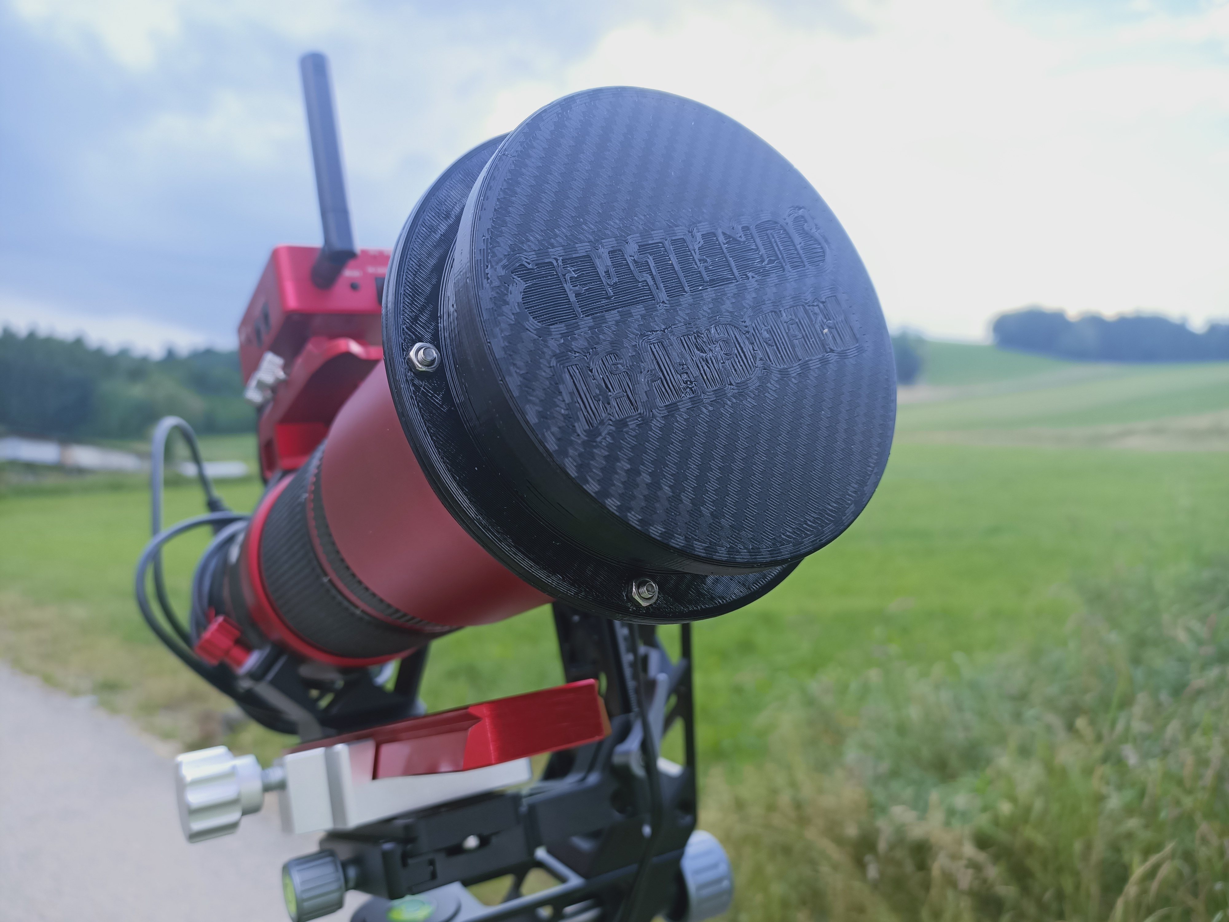 Giá đỡ lá chắn nắng cho Redcat51 có nắp bảo vệ