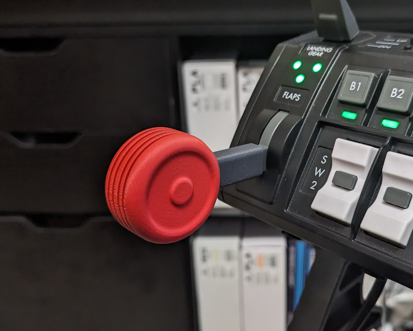 Tay nắm cần hạ cánh VKB SEM chân thật