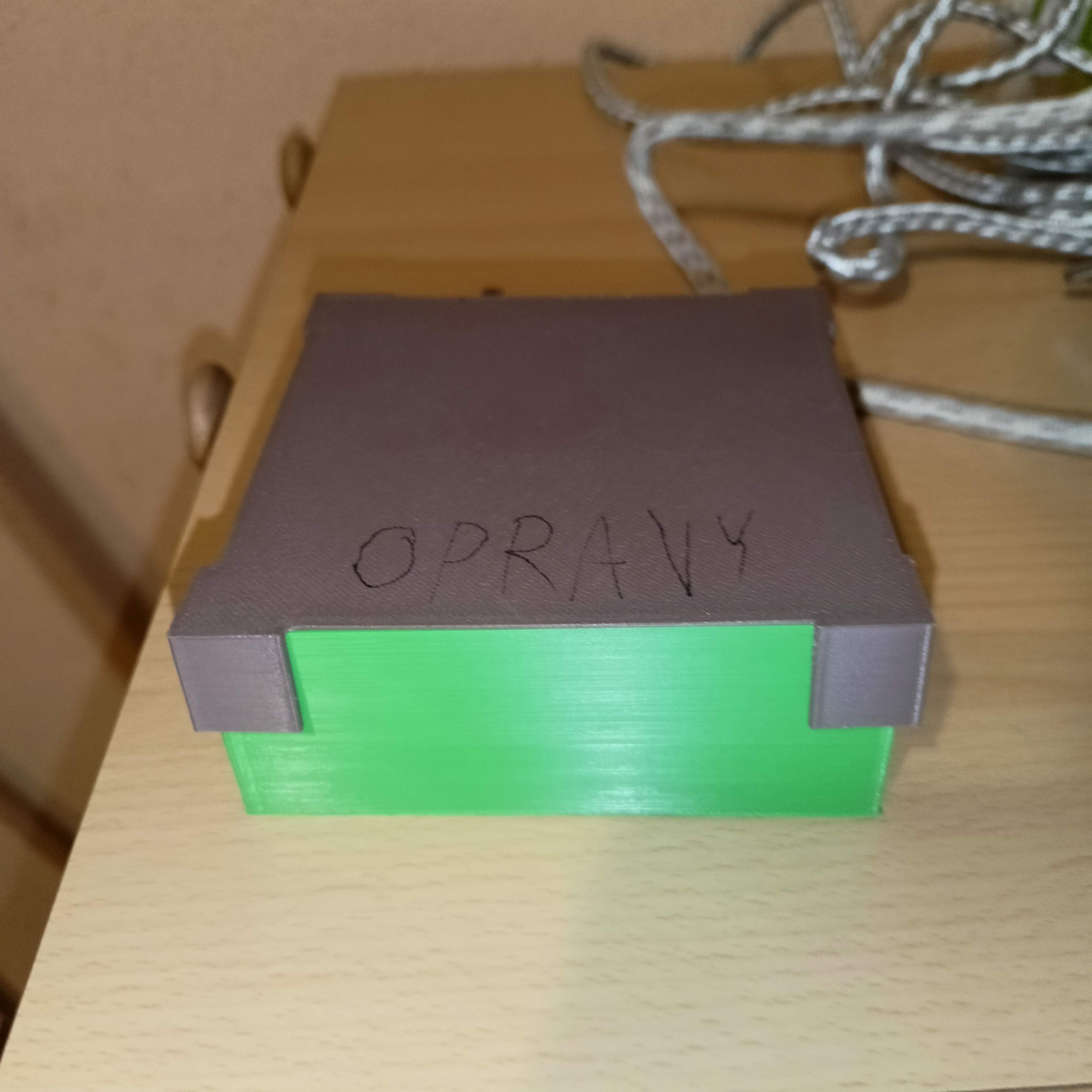 Hộp Đựng Tiền - Krabička Na Peníze