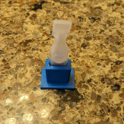 Chân Đế Giữ Tuýp Thuốc Refresh Optive