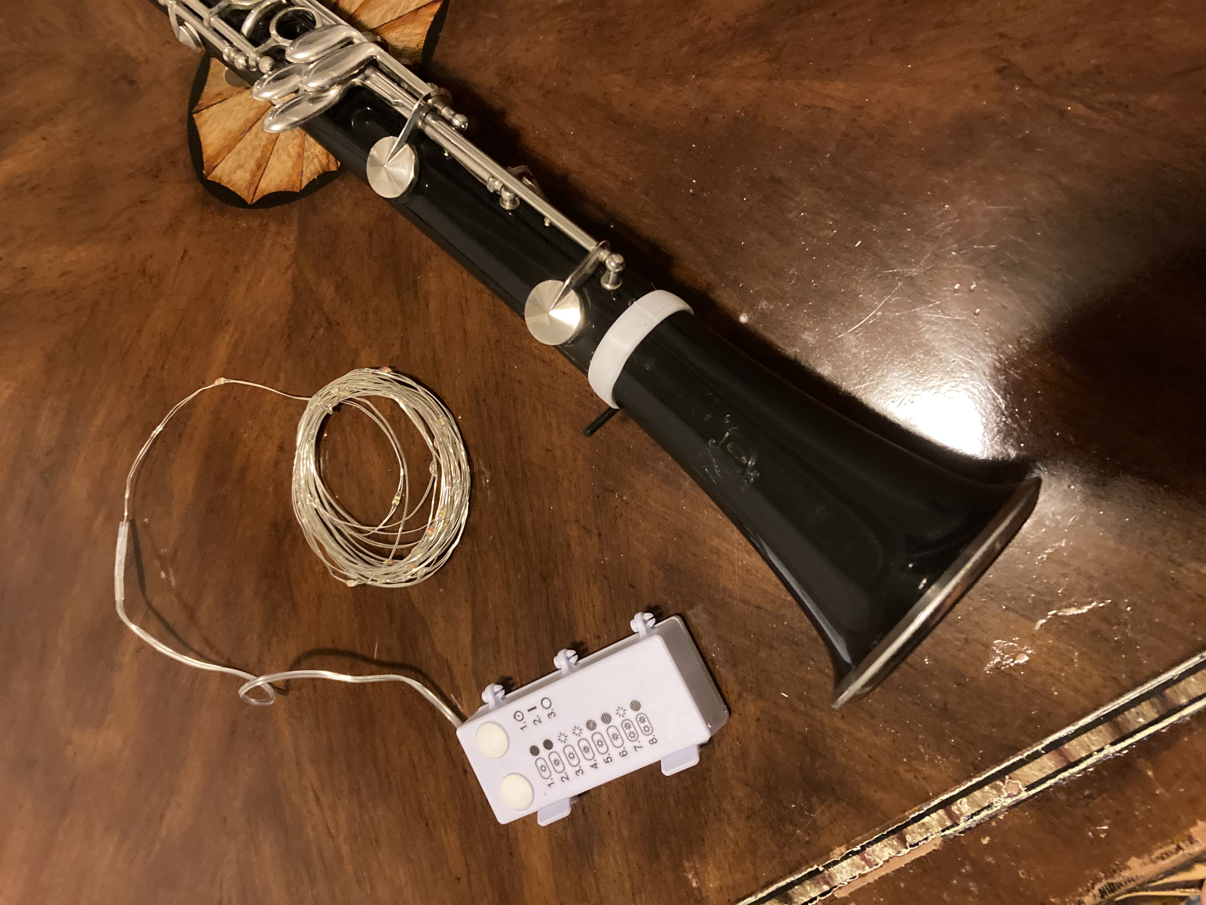 Chỗ gắn đèn Giáng sinh cho kèn clarinet