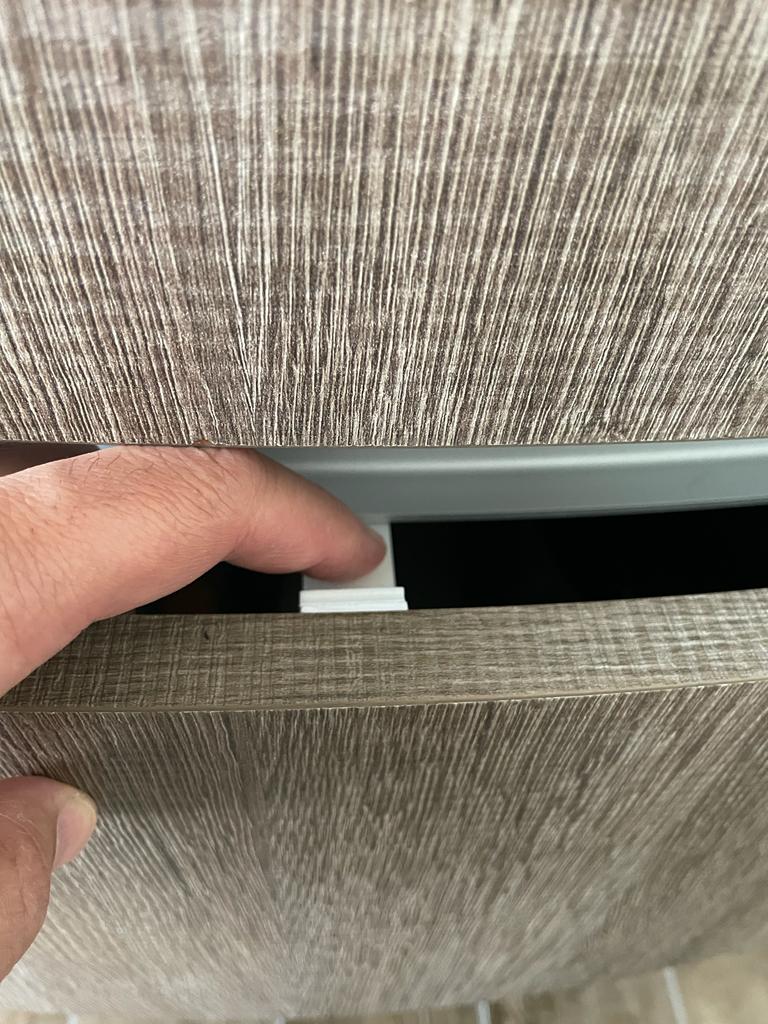 Khóa chống trẻ em cho ngăn kéo cong