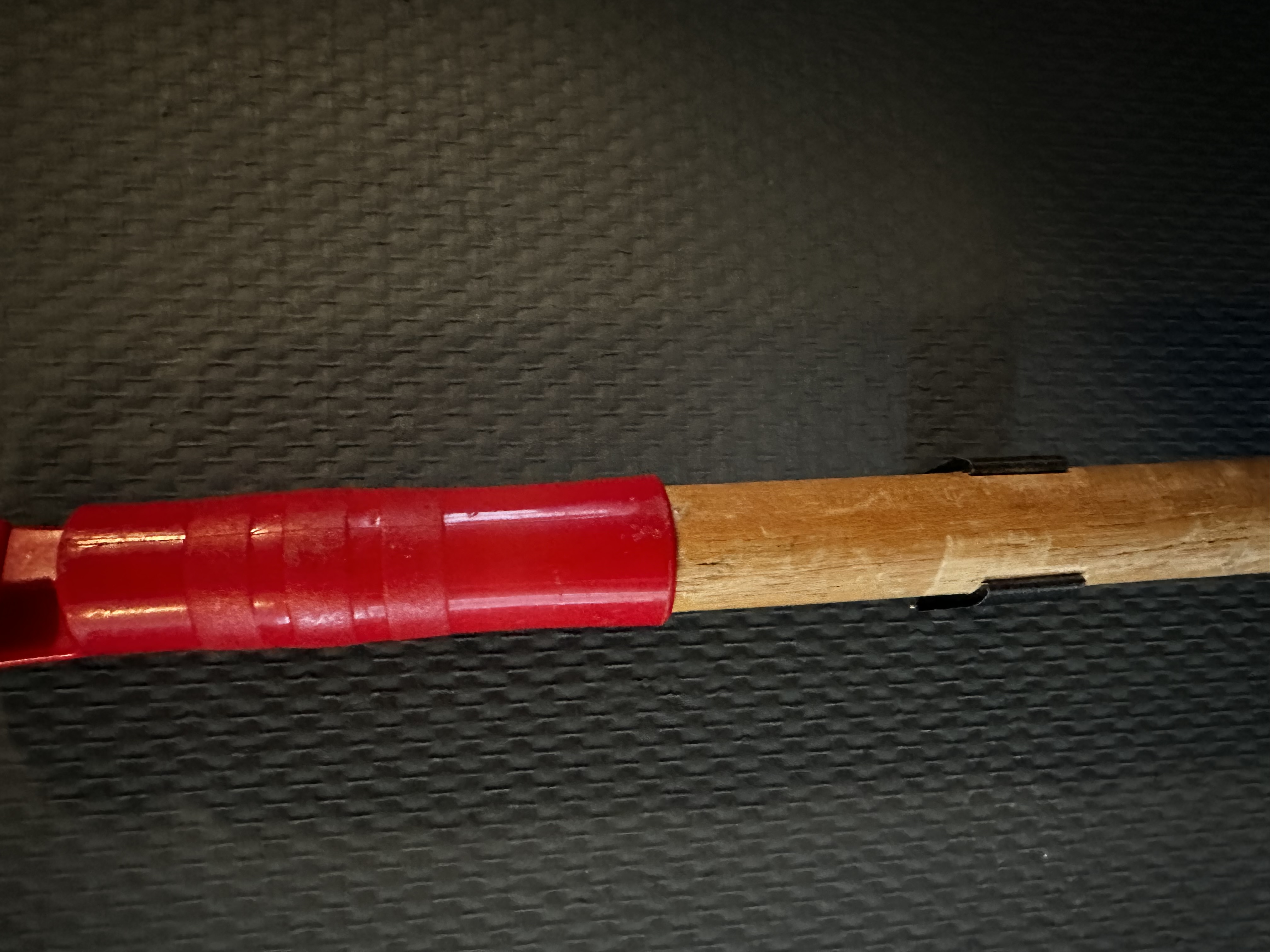 Giá đỡ chổi tùy chỉnh (openSCAD)